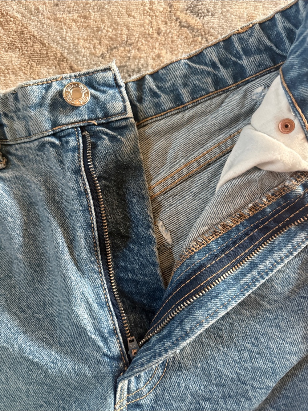 Zara light blue denim jeans with tan stitching - Picture 5 of 6